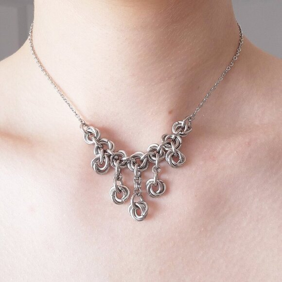 Goth romantic Mobius Rose chandelier choker necklace ✦ handmade chainmaille ✦ - Picture 8 of 8